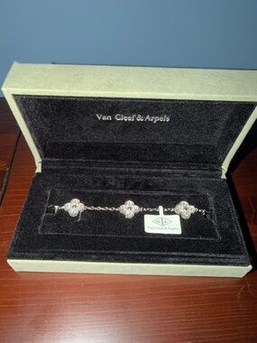 Van Cleef & Arpels White Gold Diamond Alhambra Bracelet - Silver White